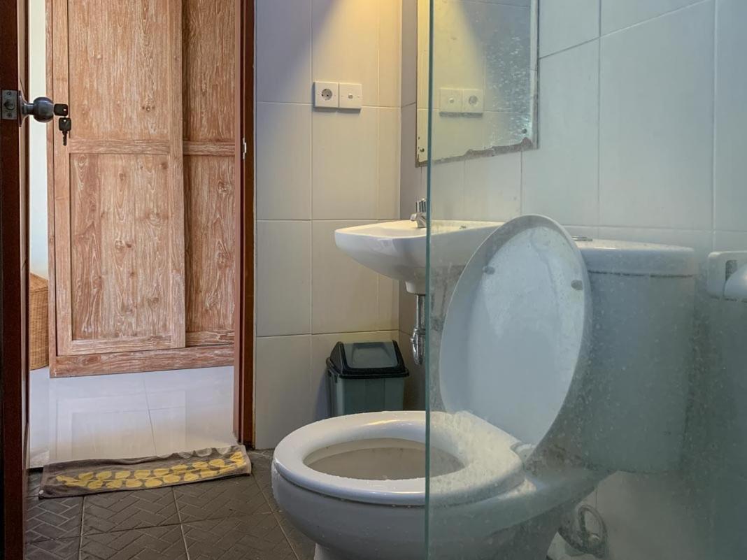 Lotus Bali Guest House Canggu Екстериор снимка