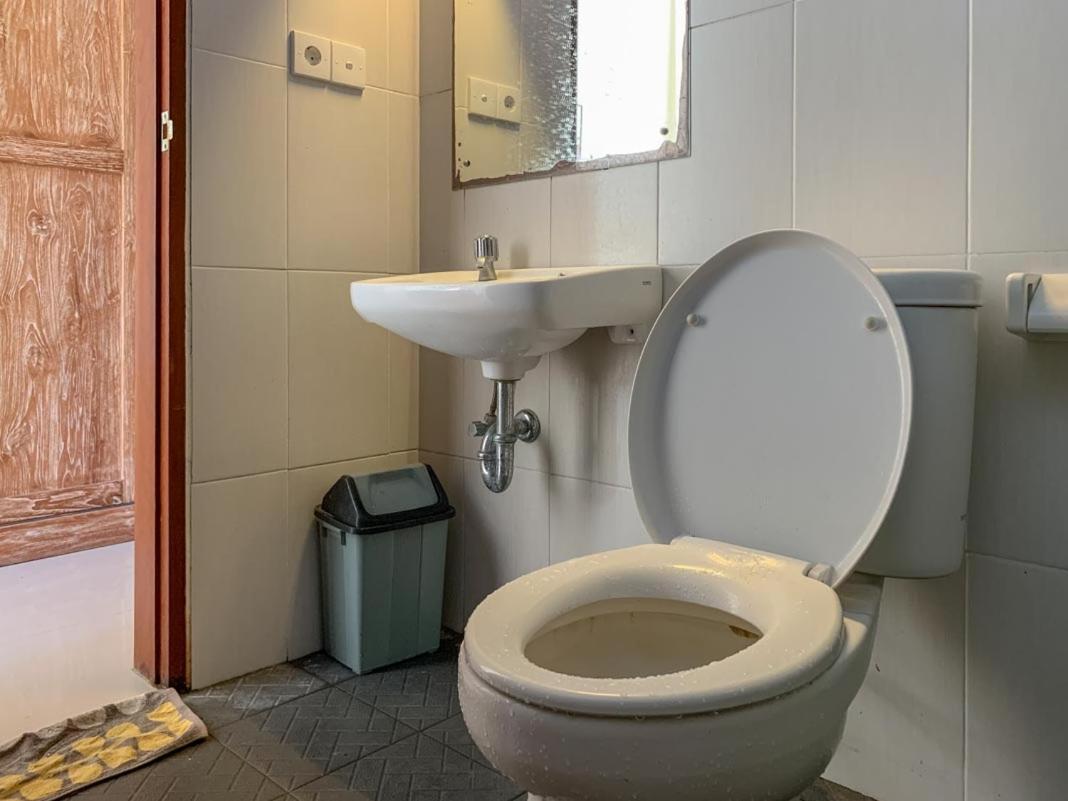 Lotus Bali Guest House Canggu Екстериор снимка