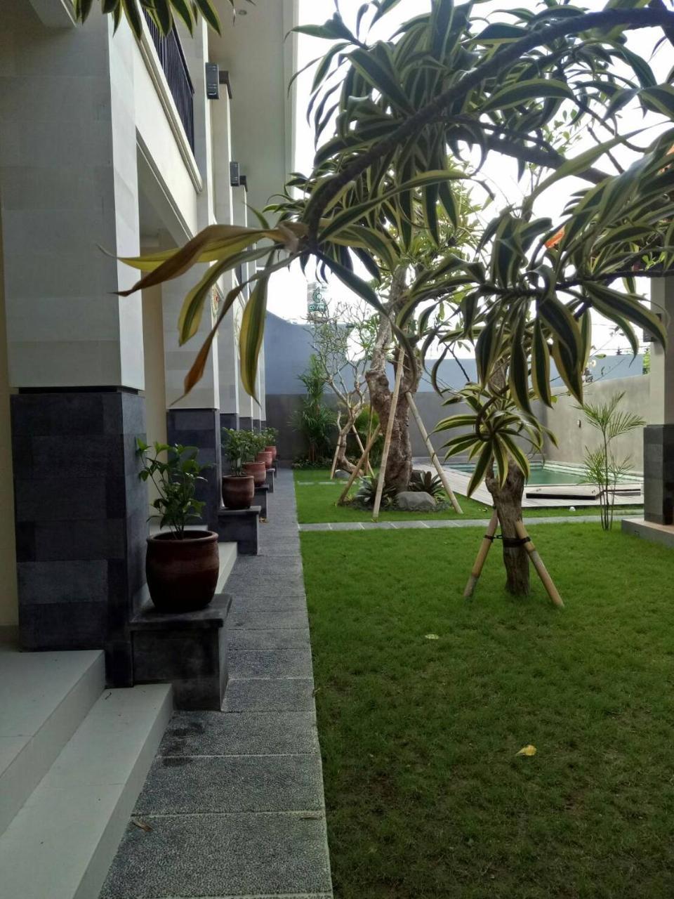 Lotus Bali Guest House Canggu Екстериор снимка