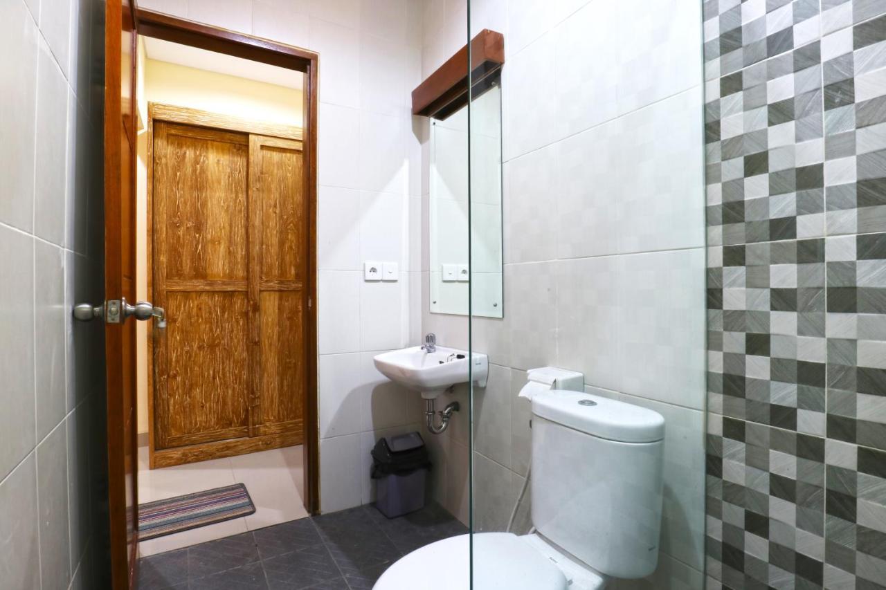 Lotus Bali Guest House Canggu Екстериор снимка