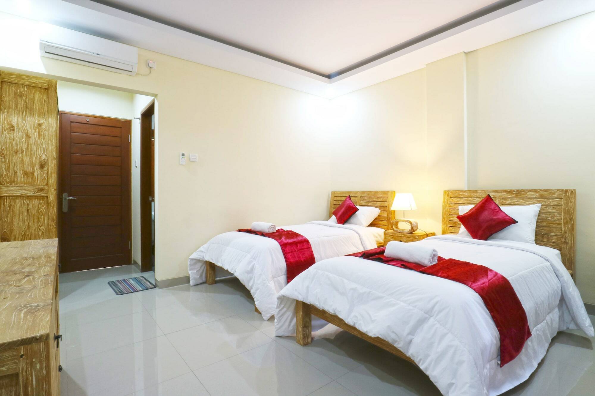 Lotus Bali Guest House Canggu Екстериор снимка
