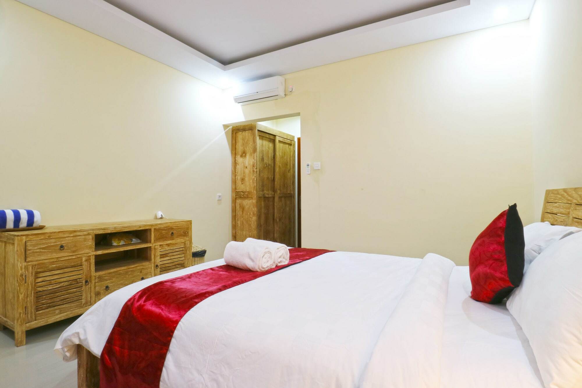 Lotus Bali Guest House Canggu Екстериор снимка